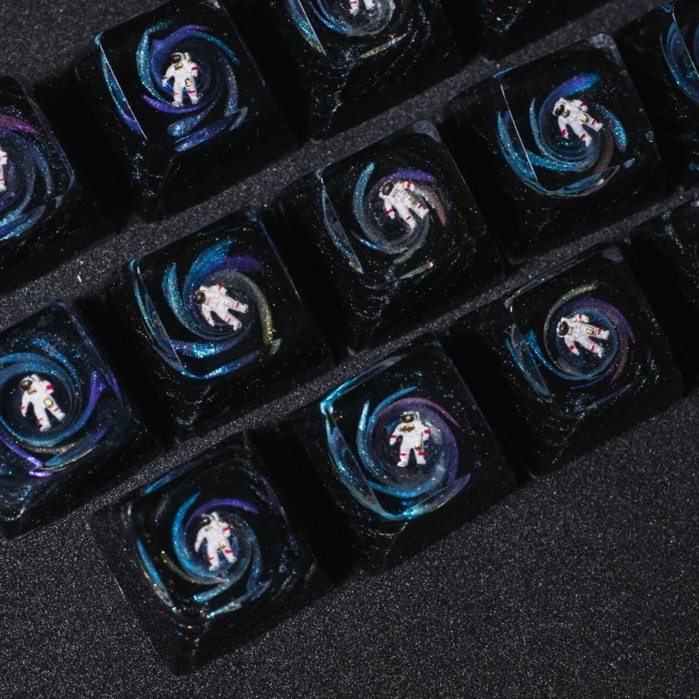 Artisan Keycap Astronaut Resin - đánh giá và giá Gaming Accessories Korea